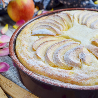 Воздушный творожный пирог с яблоками