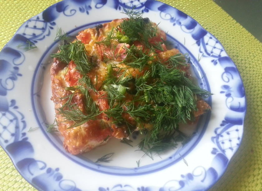 1. Этап. Омлет в духовке с мукой: Выпекать в духовке при 200 градусах 30-40 минут. Духовку во время готовки не открывать минут 15. Омлету дать остыть и нарезать порциями, к столу можно подать, посыпав зеленью.