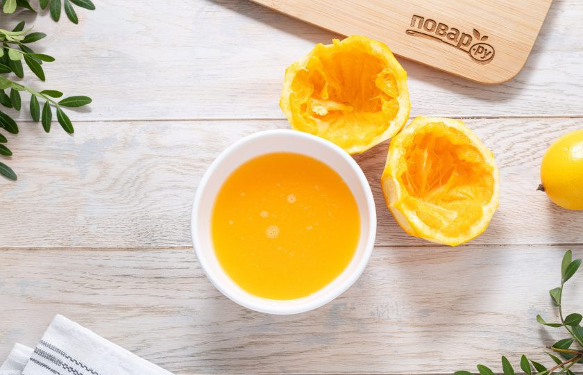 1. Этап. Домашний лимонад из лимона и апельсина: После выжмите из всех фруктов сок.