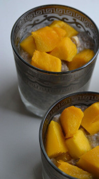 1. Этап. Чиа пудинг с манго: Поставить стаканы в холодильник на 6-8 часов.