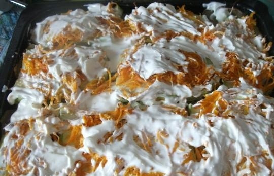 1. Этап. Кабачки по-венски: 11. Затем смазать сметаной.