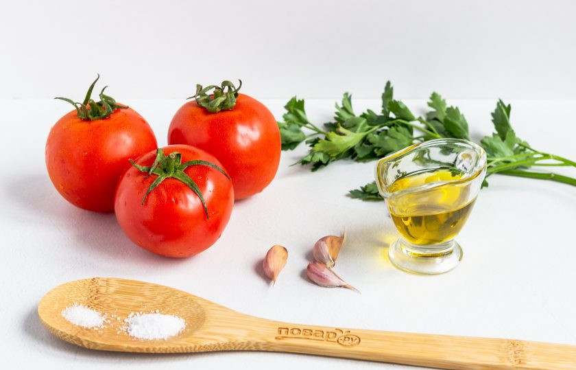 1. Этап. Помидоры по-гречески: Подготовьте все необходимые ингредиенты.