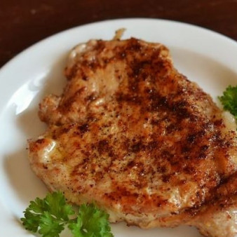 Блюдо из мяса на сковороде