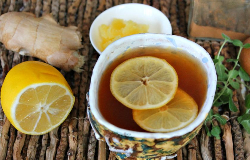 1. Этап. Чай с имбирем и корицей для похудения: Чай для похудения с имбирем и корицей готов, наливаем его в чашку и добавляем дольки лимона. По желанию, к чаю подаем мед. Пейте на здоровье!