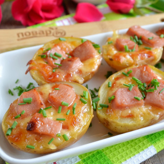 Пицца в картофельных лодочках