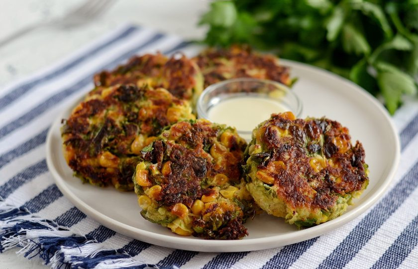 1. Этап. Оладьи из кабачков с кукурузой: Оладьи из кабачков и кукурузы готовы, приятного аппетита!