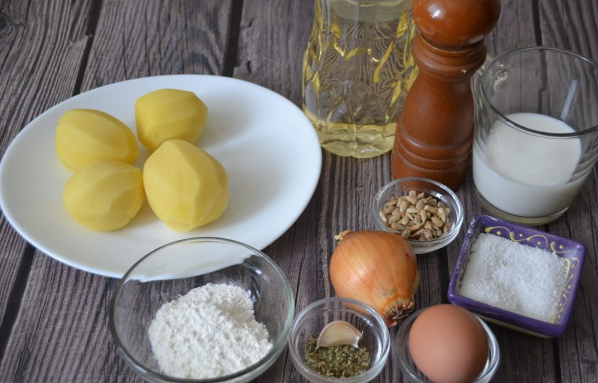 1. Этап. Драники на молоке: Подготовьте ингредиенты.