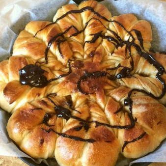 Булочки, политые шоколадом