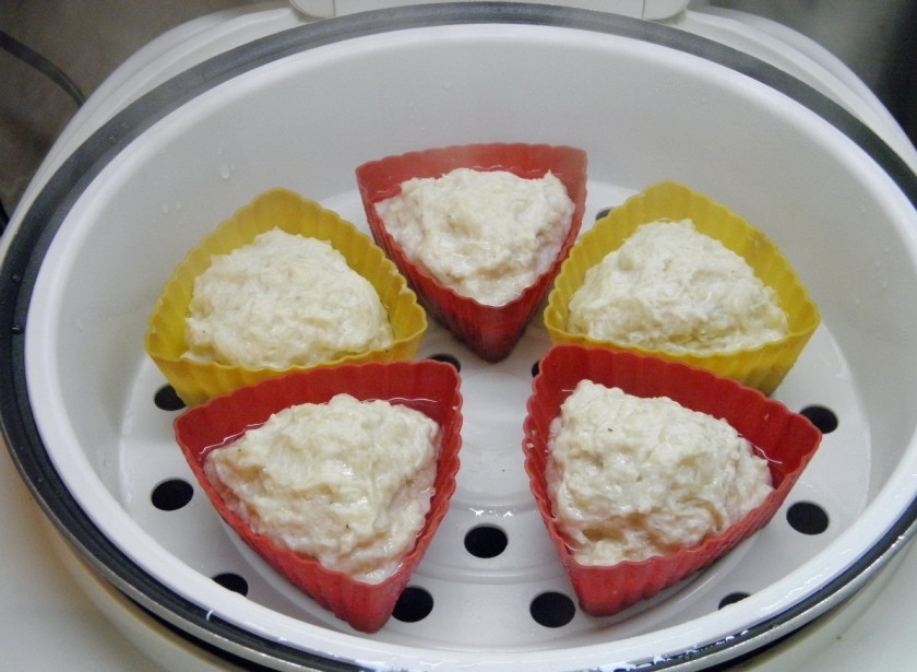 1. Этап. Куриное суфле для детей: Диетическое куриное суфле для детей готово! Приятного аппетита! Подавайте суфле к столу теплым со сметаной и зеленью.