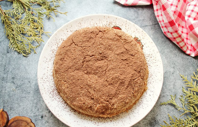 1. Этап. Торт из овсяного печенья без сметаны: Посыпьте верх какао-порошком и уберите в холодильник еще на два часа. Украсьте торт по своему усмотрению и подавайте к столу.