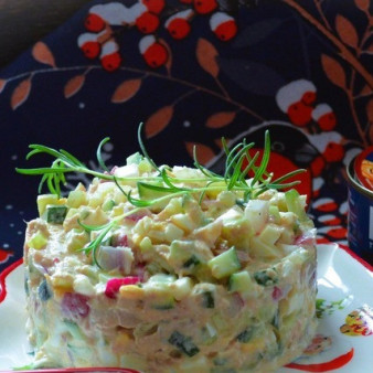 Салат с копчёным тунцом