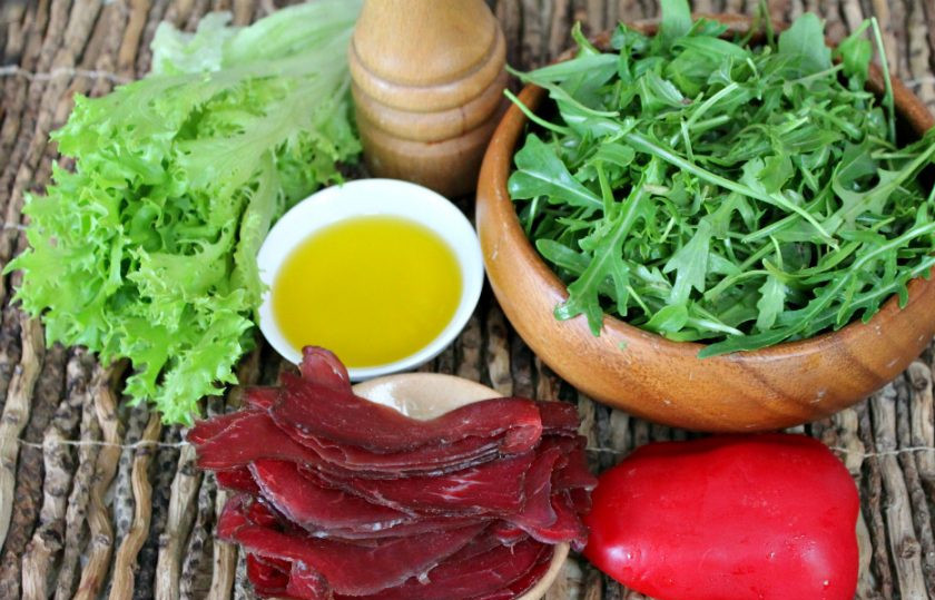 1. Этап. Салат с вяленым мясом: Подготовим ингредиенты.