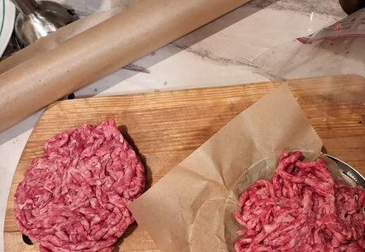 1. Этап. Биг тести: Из фарша, сформируйте котлеты