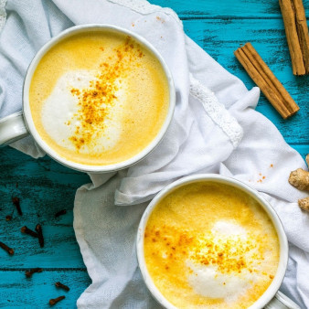 Чай с молоком и специями