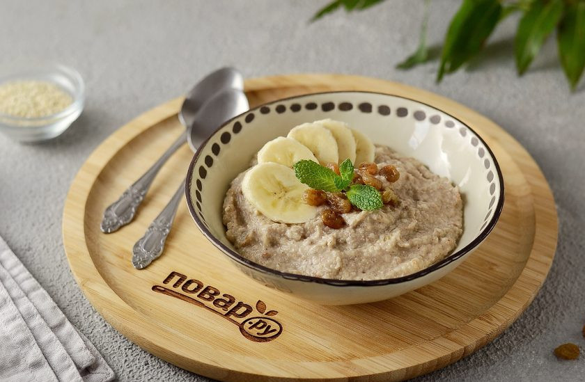 1. Этап. Кунжутная каша: Перед подачей в кашу можно добавить целый изюм и банан. Приятного аппетита!