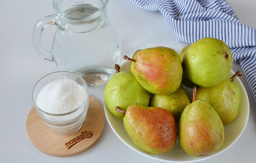 1. Этап. Компот из груш: Подготовьте груши, сахар, воду, стерильные банки и крышки. Приступим!