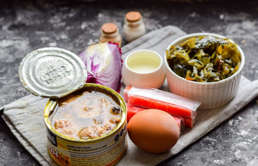 1. Этап. Салат Морское дно с морской капустой: Подготовьте ингредиенты.