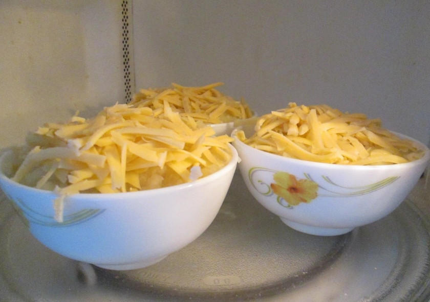 1. Этап. Картофельное пюре с сыром: 8. Формы отправляю в микроволновую печь и готовлю до расплавления (1-3 минуты, в зависимости от мощности). Можно расплавить сыр и в духовке.