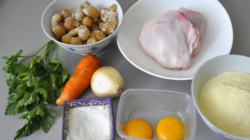 1. Этап. Куриная лапша с опятами: Подготовьте ингредиенты.