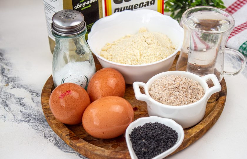 1. Этап. Хлеб с псиллиумом без глютена: Подготовьте все продукты по списку. Если у вас нет кокосовой муки, то увеличьте количество миндальной.