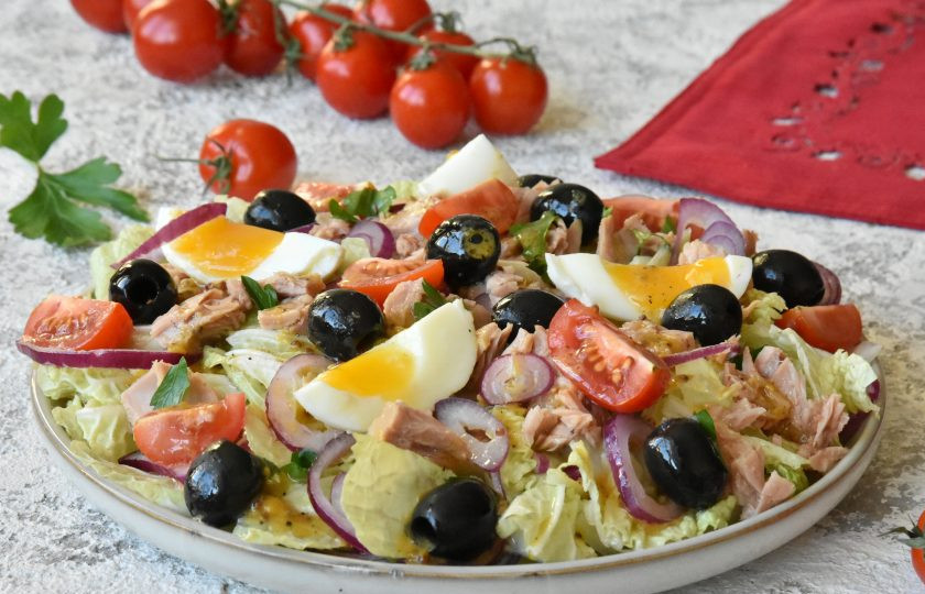 1. Этап. Салат с капустой, помидорами и тунцом: Вкусный и полезный салат без добавления майонеза. Питайтесь полезно и вкусно! Приятного аппетита!