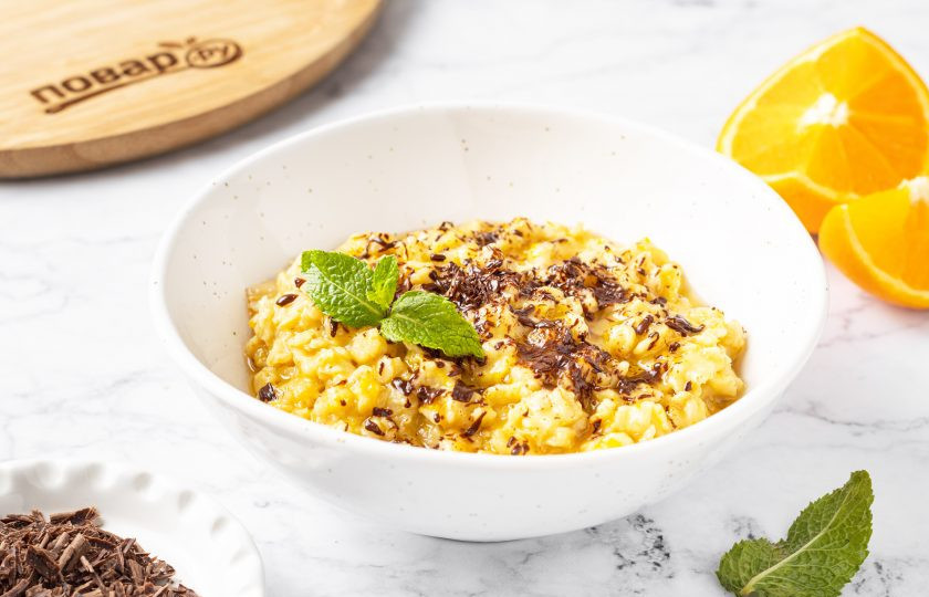 1. Этап. Овсяная каша с шоколадом и апельсином: Выложите кашу в миску, сверху посыпьте тертым шоколадом. Приятного вам аппетита!