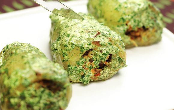 1. Этап. Перец, фаршированный сыром и гречкой: Блюдо подавать горячим. Приятного аппетита!