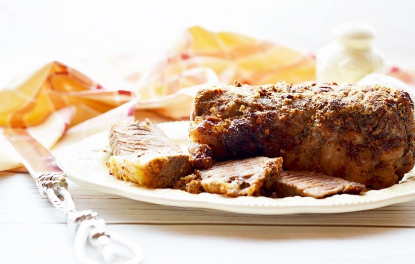 1. Этап. Мясо в микроволновке: Форму поставьте в СВЧ на 25 мин. при мощности 800 ватт.