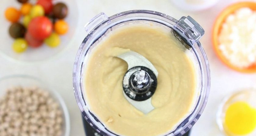 1. Этап. Нутовые панкейки: 3. Превратите массу в жидкое тесто.