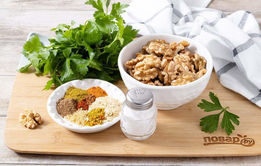 1. Этап. Ореховая приправа: Подготовьте все ингредиенты.