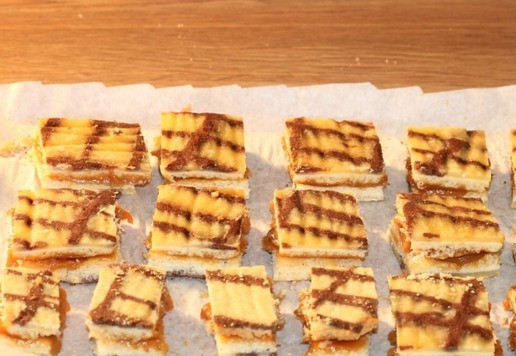 1. Этап. Полосатое пирожное с вареной сгущенкой: Приятного чаепития!