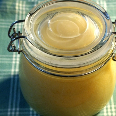 1. Этап. Лимонный керд: Закрываем банку - и все, лимонный керд готов. Его можно использовать сразу же (намазывать на тосты, например), а можно хранить в холодильнике около месяца. Хотя так долго у нас лимонный керд никогда не стоял - всегда съедали моментально :)