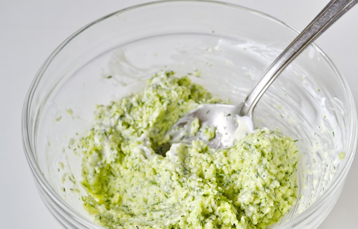 1. Этап. Блинчики из печени говяжьей: 6. Как следует перемешать и при желании посолить, поперчить по вкусу.