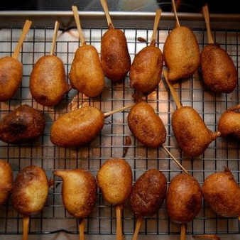 Сосиски в кляре на палочке