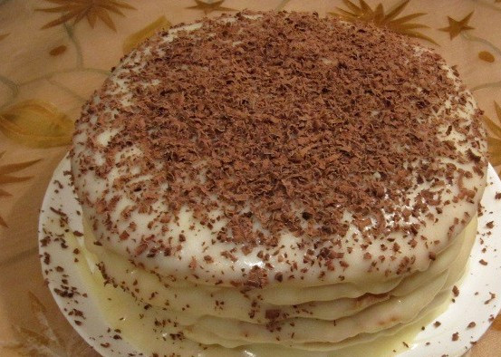 1. Этап. Тортик Mинутка: Наш торт готов, его остается только украсить. Самое простое, что можно сделать, это посыпать его тертым шоколадом.