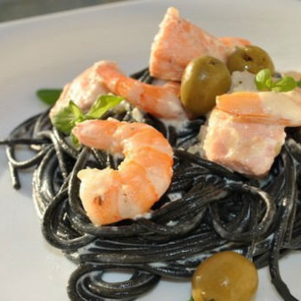 Спагетти с чернилами каракатицы в сливочном соусе