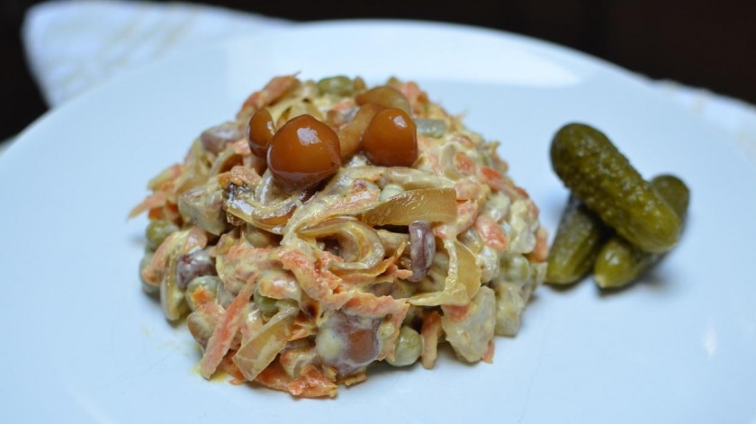 1. Этап. Салат с курицей и опятами: Приятного аппетита!