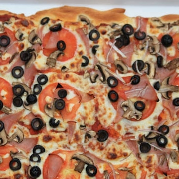 1. Этап. Пицца Калифорния: Запекаем 15 минут при 200 градусах. Подаем в горячем виде.