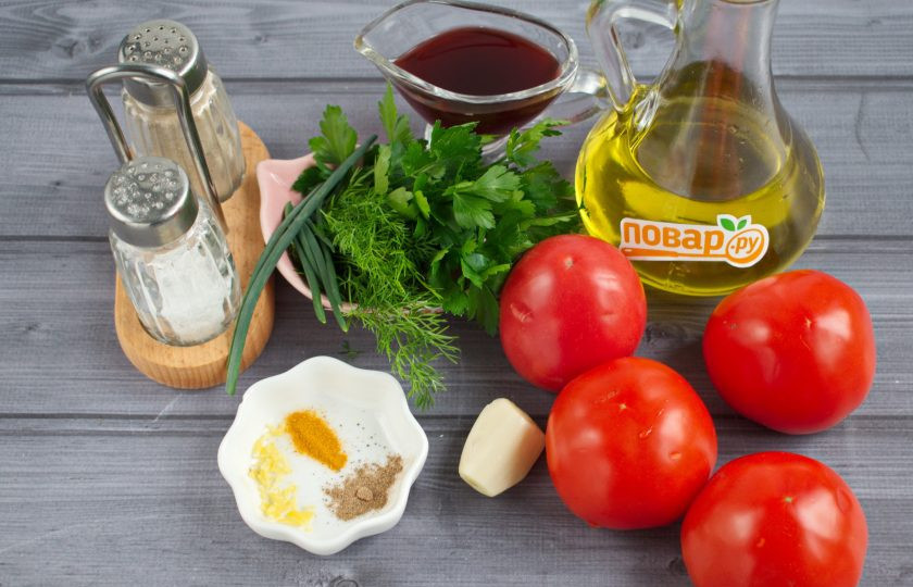 1. Этап. Томатный салат: Помидоры и зелень вымойте, обсушите.