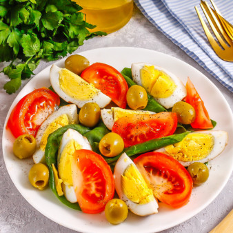 Салат с копчеными яйцами