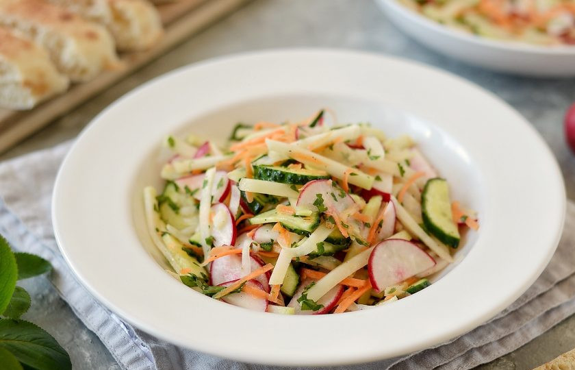 1. Этап. Салат из кольраби и редиса: Салат из кольраби и редиса готов. Приятного аппетита!