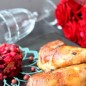 Куриные окорочка, маринованные с тархуном Ножки помыть и обсушить Все ингредиенты маринада перемешать Поместить в маринад куриные ножки Оставить в холодильник на несколько часов. ( у меня они стояли 2-е суток) Выложить на противень и запекать в духовке при 190С около 30-35 минут. Или обжарить на сковороде. Приятного аппетита