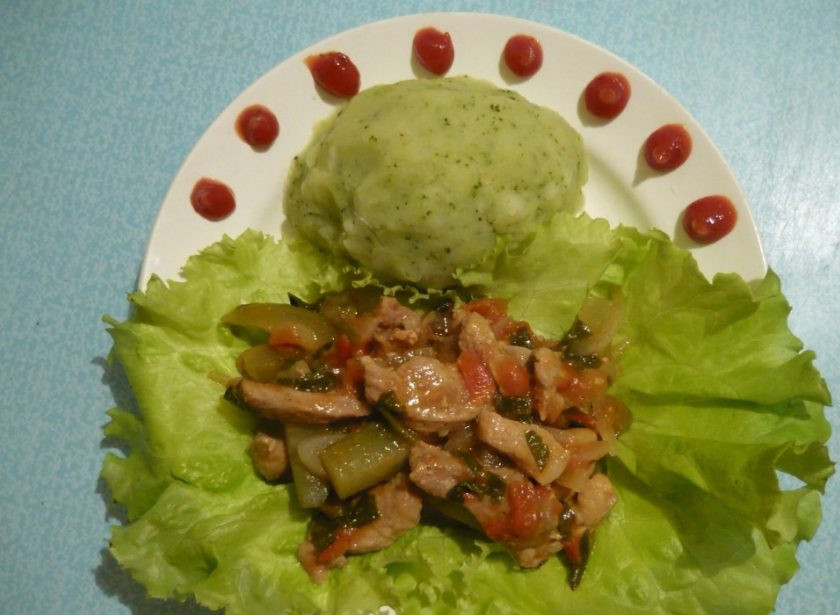 1. Этап. Азу из свинины: 9. Подавайте азу сразу после приготовления с гарниром из пюре. Приятного аппетита!