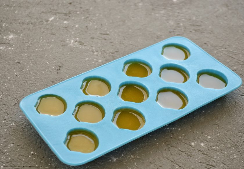 1. Этап. Постный мармелад: Затем разлейте по формочкам. Отправьте мармелад застывать в холодильник на 2 часа.