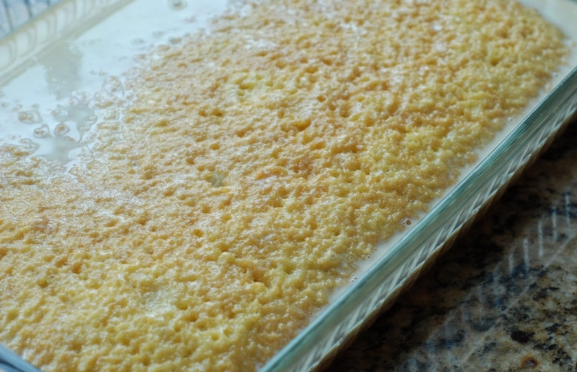 1. Этап. Торт Три молока: Постепенно торт начнет впитывать в себя жидкость. Остывший торт отправляем в холодильник на ночь.