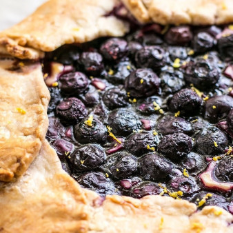 Галета с черникой и сливочным сыром