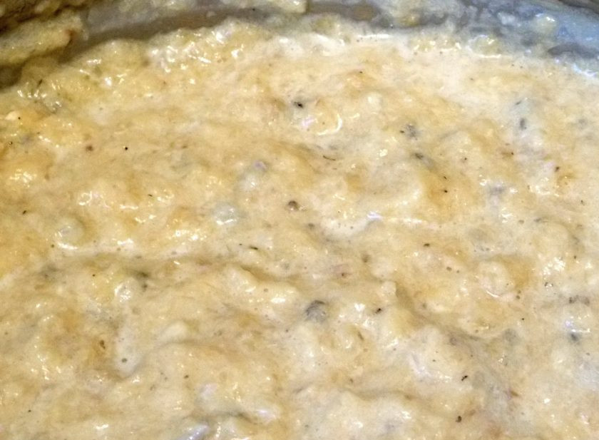 1. Этап. Рыбные палочки по-японски: Взбейте белки в плотную пену и аккуратно перемешайте с фаршем.