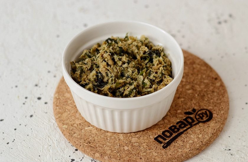 1. Этап. Вегетарианская Мимоза: Измельчите соевые кусочки вместе с нори, вакамэ, соевым соусом и лимонным перцем до консистенции паштета. Добавьте льняное масло, посолите по вкусу.