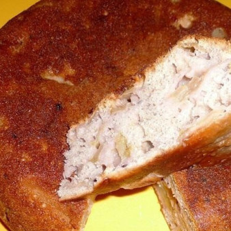 Шарлотка с вареньем в мультиварке