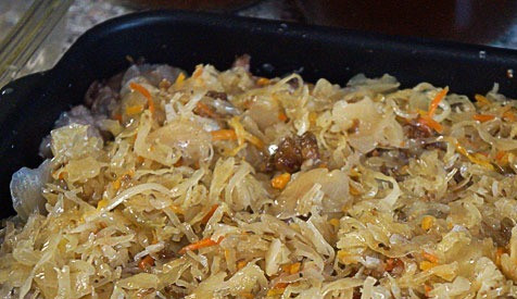 1. Этап. Свиные ножки с капустой: Сверху – опять капусту.